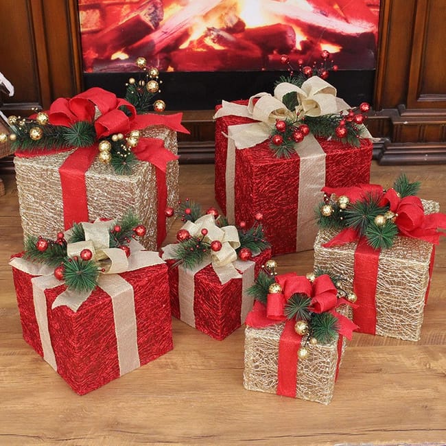 Adornos de 3 cajas con luces navideñas.